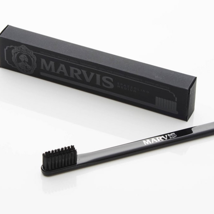 Зубная щетка Marvis Medium Toothbrush, черная