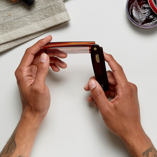 Расческа Uppercut Deluxe CT7 Tortoise Flip Comb